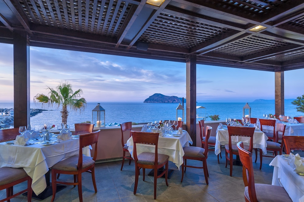 Porto Platanias Beach Resort & Spa — Restaurant & bars in Platanias