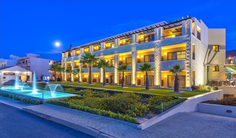 Porto Platanias Beach Resort & Spa — Hotel building in Platanias