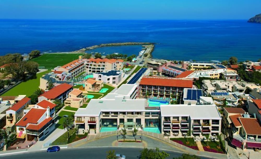 Porto Platanias Beach Resort & Spa — Hotel building in Platanias