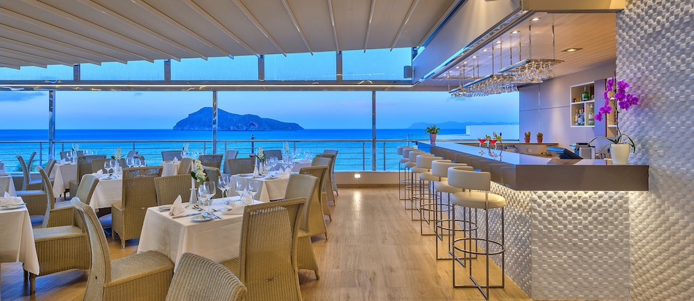 Porto Platanias Beach Resort & Spa — Restaurant & bars in Platanias