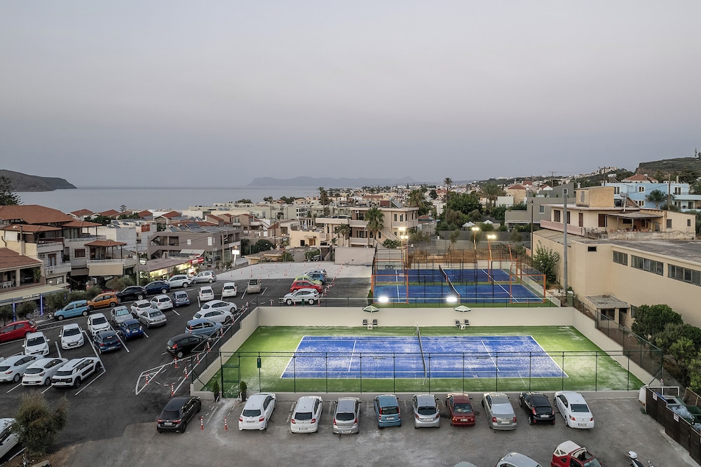 Porto Platanias Beach Resort & Spa — Sports & recreation in Platanias