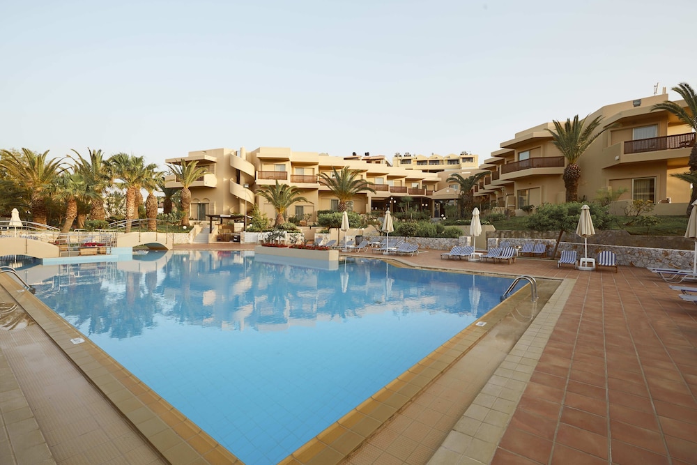 Giannoulis – Santa Marina Beach — Swimming pool in Chania