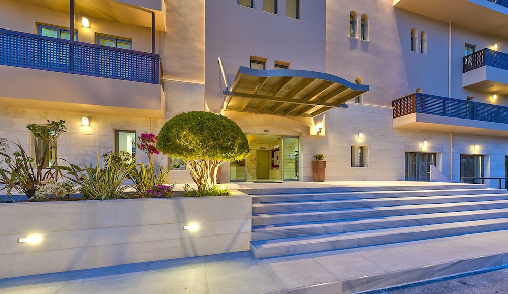 Giannoulis – Santa Marina Beach — Hotel building in Chania