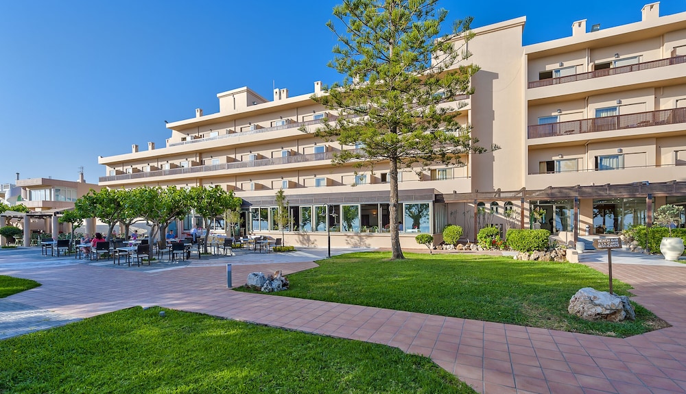 Giannoulis – Santa Marina Beach — Hotel building in Chania