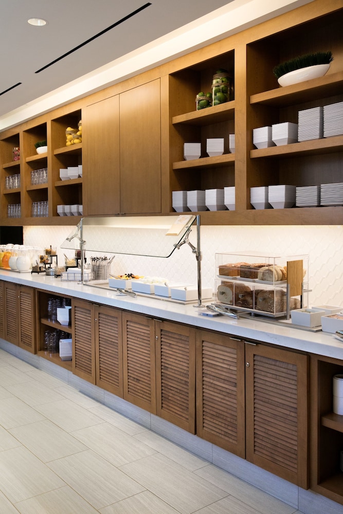 Hyatt House New York/Chelsea — Restaurant & bars in New York City, New York State