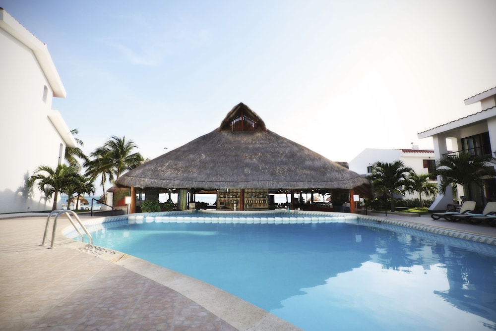 The Royal Cancun All Suites Resort — Swimming pool in Cancun, Quintana Roo