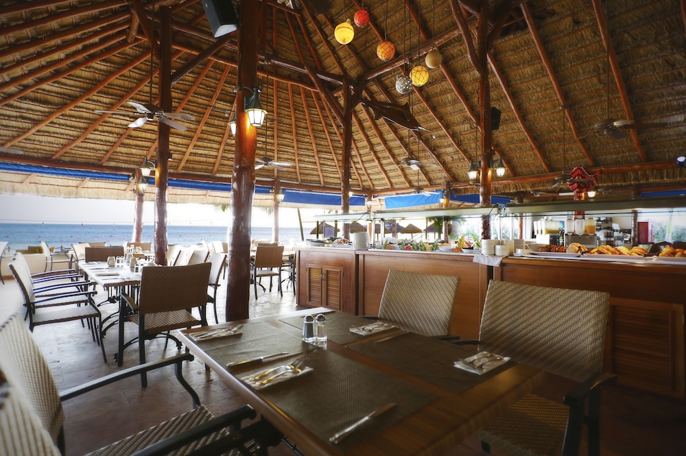 The Royal Cancun All Suites Resort — Restaurant & bars in Cancun, Quintana Roo