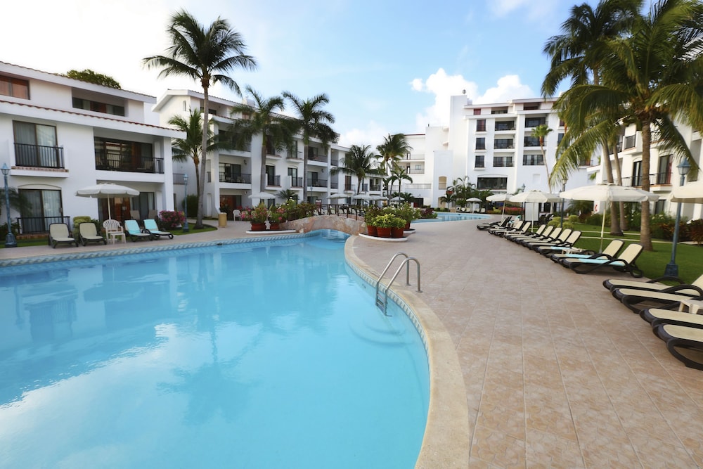 The Royal Cancun All Suites Resort — Swimming pool in Cancun, Quintana Roo