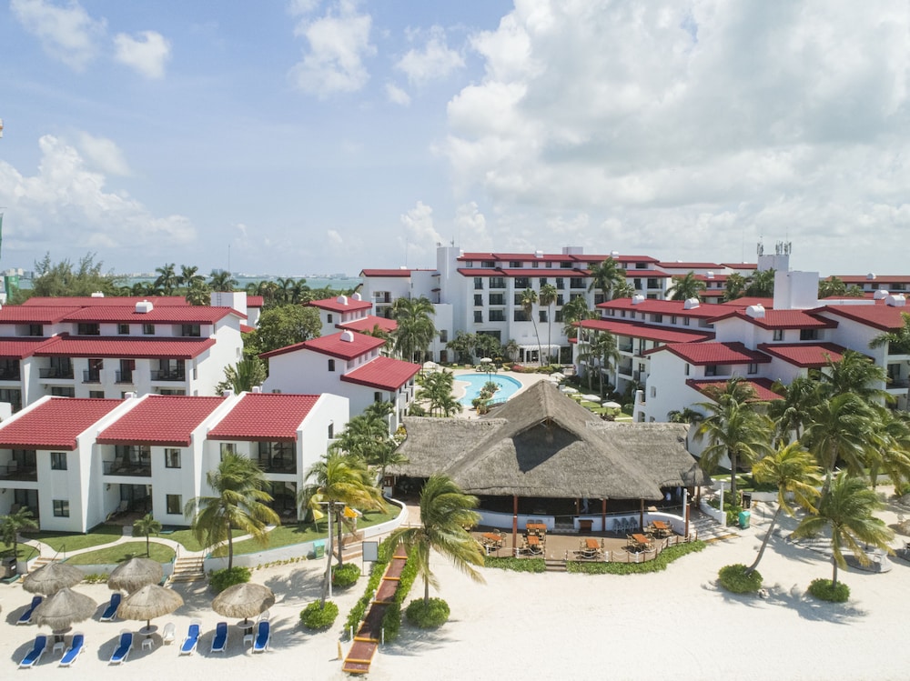 The Royal Cancun All Suites Resort — Hotel building in Cancun, Quintana Roo