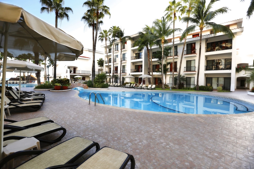 The Royal Cancun All Suites Resort — Swimming pool in Cancun, Quintana Roo