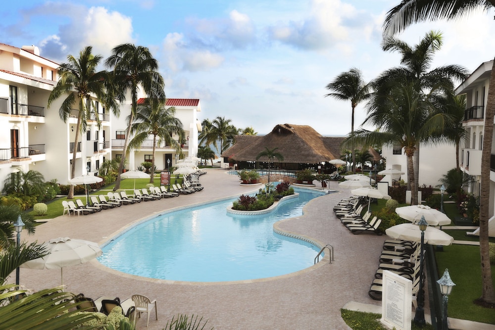 The Royal Cancun All Suites Resort — Swimming pool in Cancun, Quintana Roo