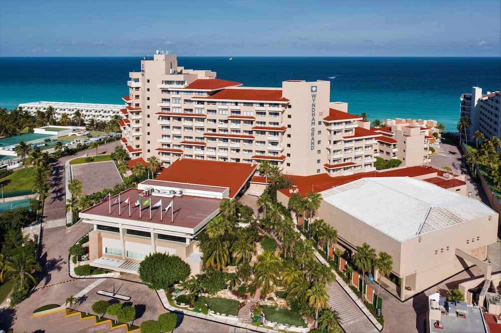 Family Villas By Wyndham Grand Cancún All Inclusive — Main photo in Cancun, Quintana Roo