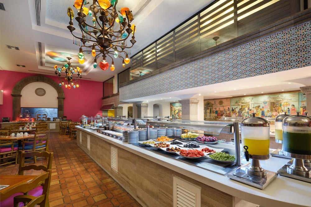 Family Villas By Wyndham Grand Cancún All Inclusive — Restaurant & bars in Cancun, Quintana Roo