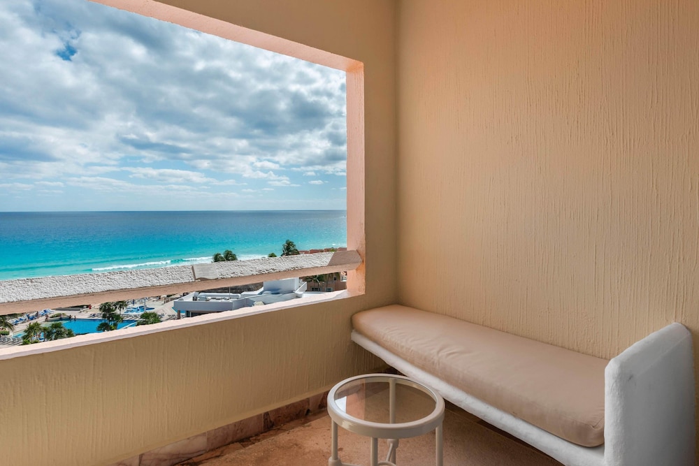 Family Villas By Wyndham Grand Cancún All Inclusive — Hotel rooms in Cancun, Quintana Roo