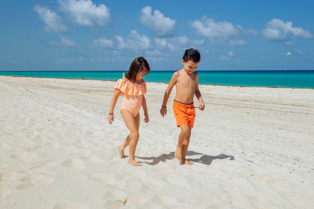 Family Villas By Wyndham Grand Cancún All Inclusive — Beach in Cancun, Quintana Roo