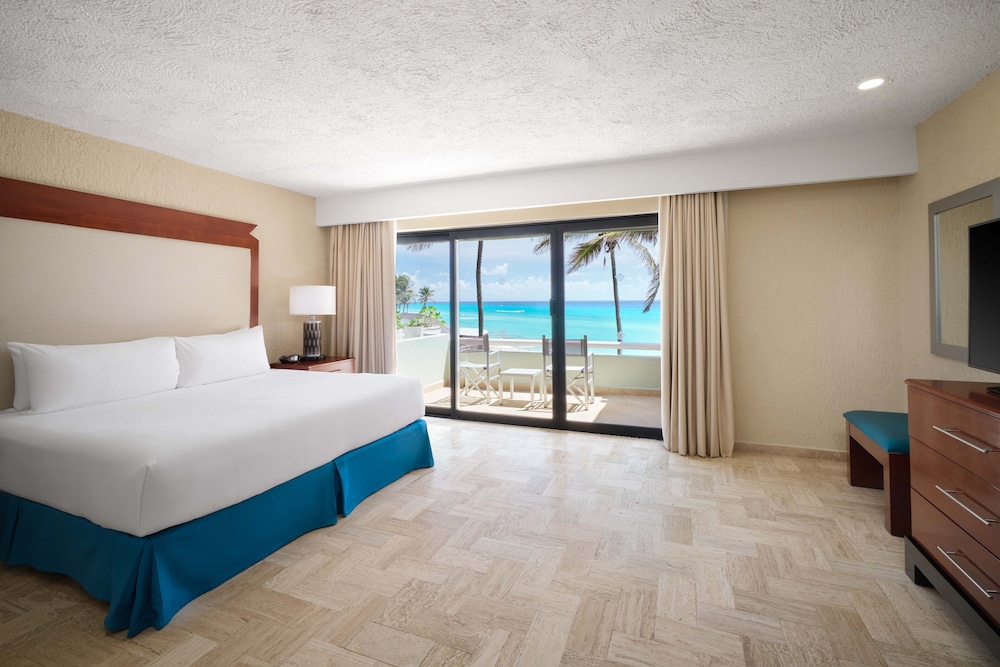 Family Villas By Wyndham Grand Cancún All Inclusive — Hotel rooms in Cancun, Quintana Roo
