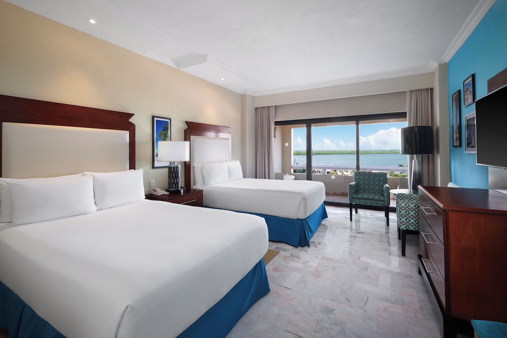 Family Villas By Wyndham Grand Cancún All Inclusive — Hotel rooms in Cancun, Quintana Roo