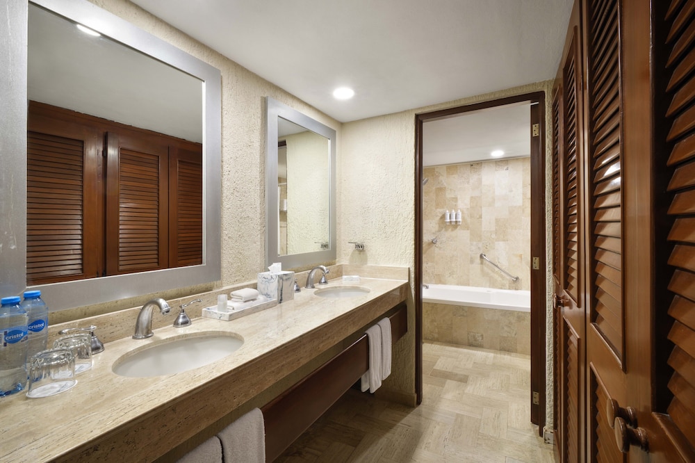 Family Villas By Wyndham Grand Cancún All Inclusive — Hotel rooms in Cancun, Quintana Roo