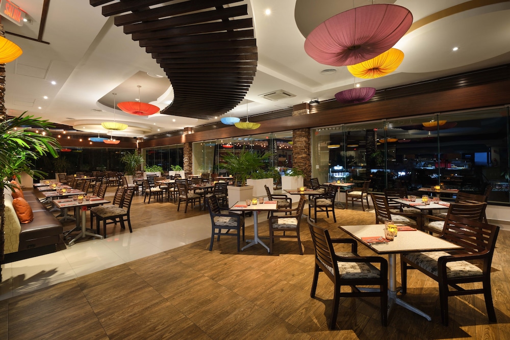 Family Villas By Wyndham Grand Cancún All Inclusive — Restaurant & bars in Cancun, Quintana Roo