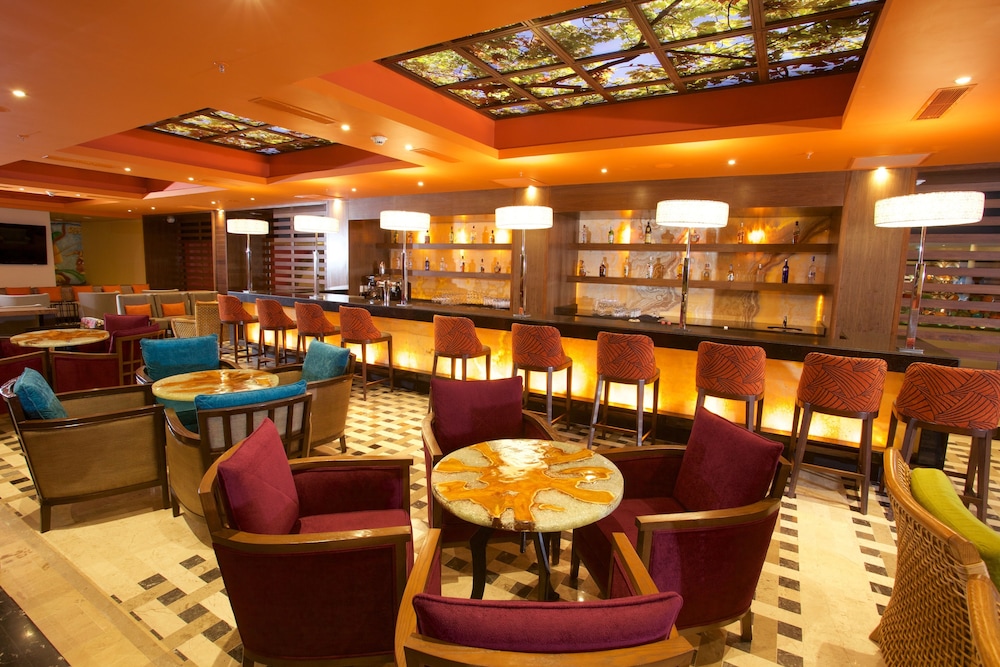 Family Villas By Wyndham Grand Cancún All Inclusive — Restaurant & bars in Cancun, Quintana Roo
