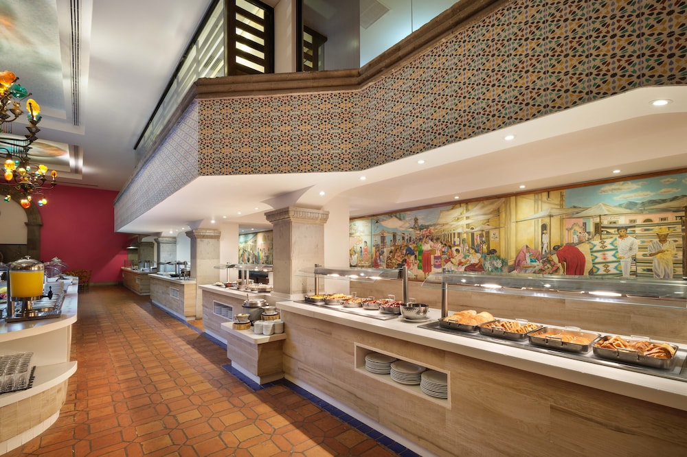 Family Villas By Wyndham Grand Cancún All Inclusive — Restaurant & bars in Cancun, Quintana Roo