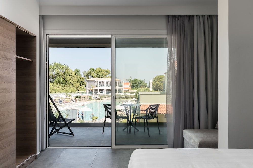 Acharavi Beach Hotel — Hotel rooms in Acharavi, Ionian Islands