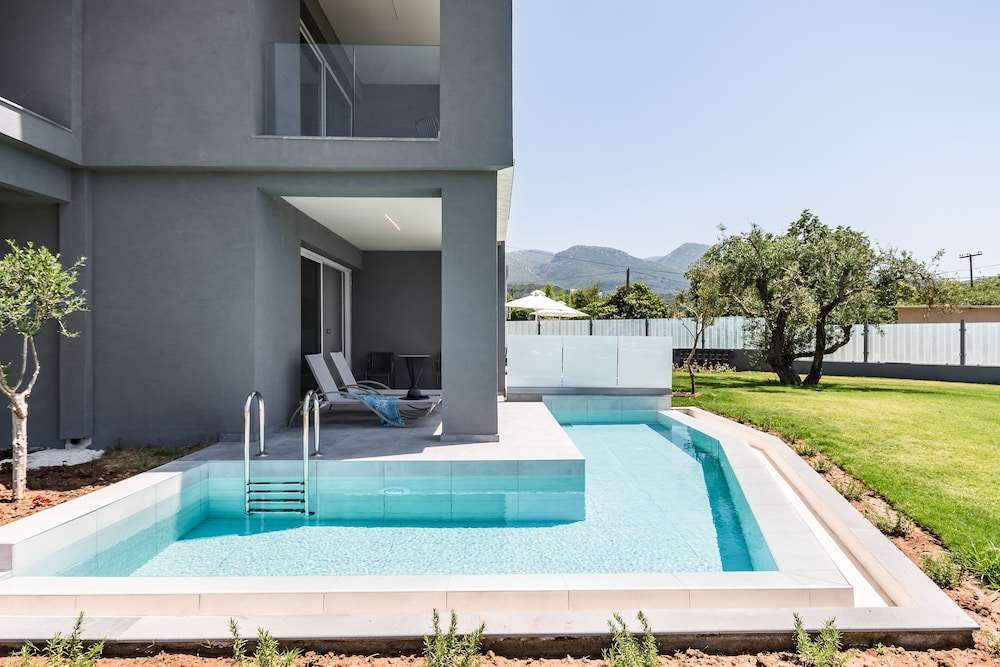 Acharavi Beach Hotel — Swimming pool in Acharavi, Ionian Islands