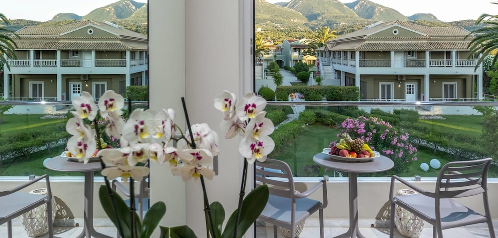 Acharavi Beach Hotel — Hotel rooms in Acharavi, Ionian Islands