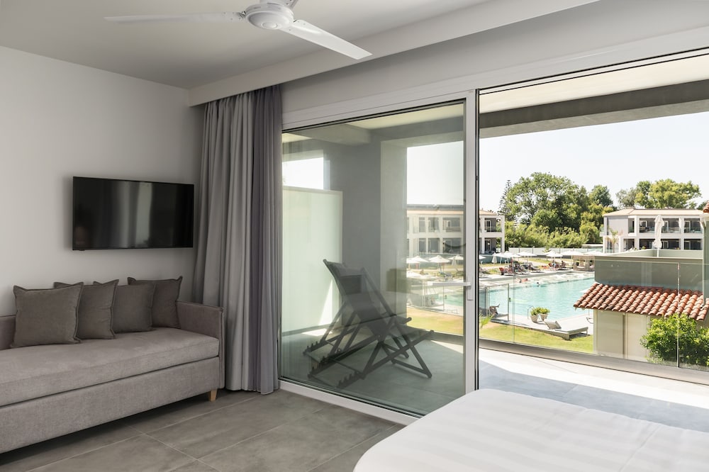 Acharavi Beach Hotel — Hotel rooms in Acharavi, Ionian Islands