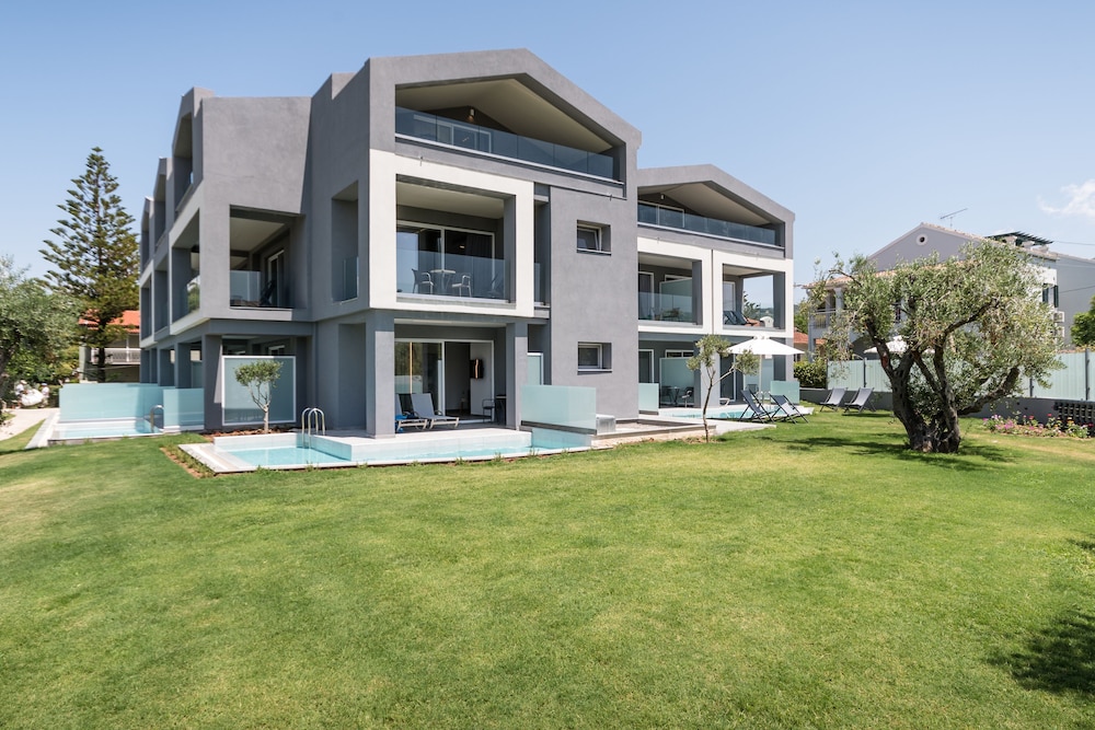 Acharavi Beach Hotel — Hotel building in Acharavi, Ionian Islands