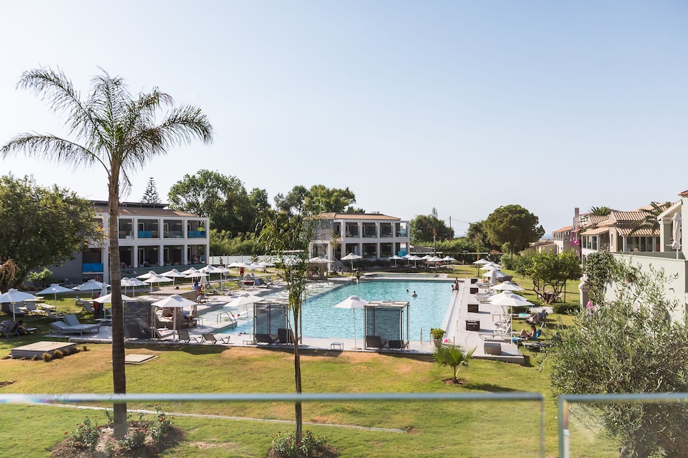 Acharavi Beach Hotel — Swimming pool in Acharavi, Ionian Islands