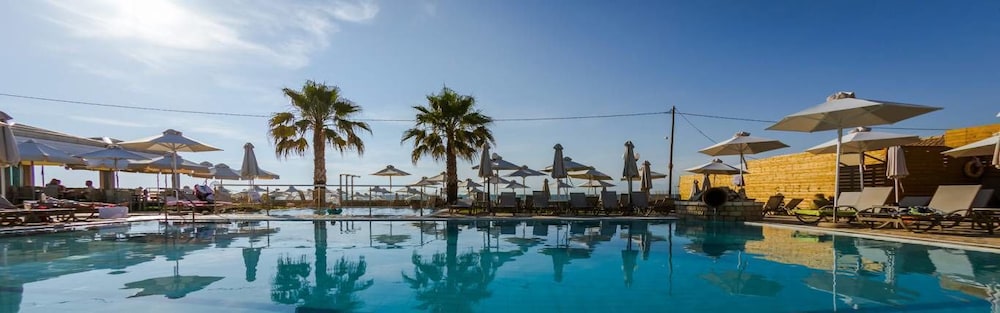 Acharavi Beach Hotel — Swimming pool in Acharavi, Ionian Islands
