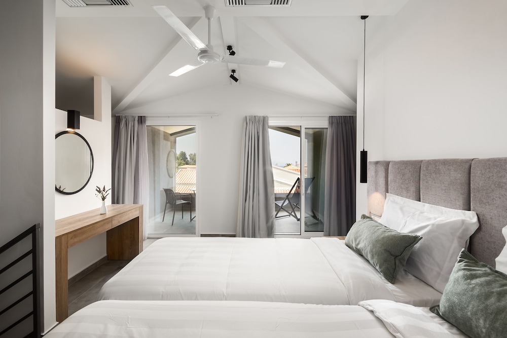 Acharavi Beach Hotel — Hotel rooms in Acharavi, Ionian Islands