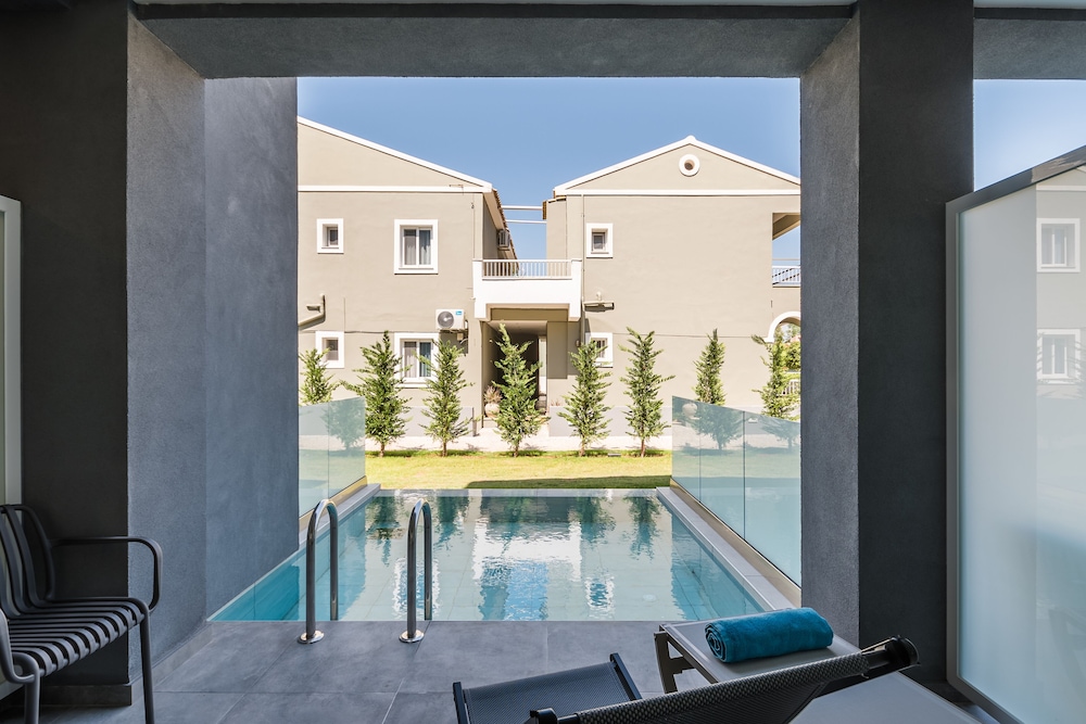 Acharavi Beach Hotel — Swimming pool in Acharavi, Ionian Islands