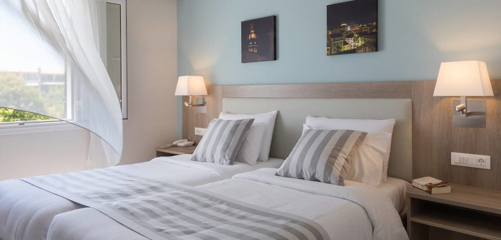 Acharavi Beach Hotel — Hotel rooms in Acharavi, Ionian Islands