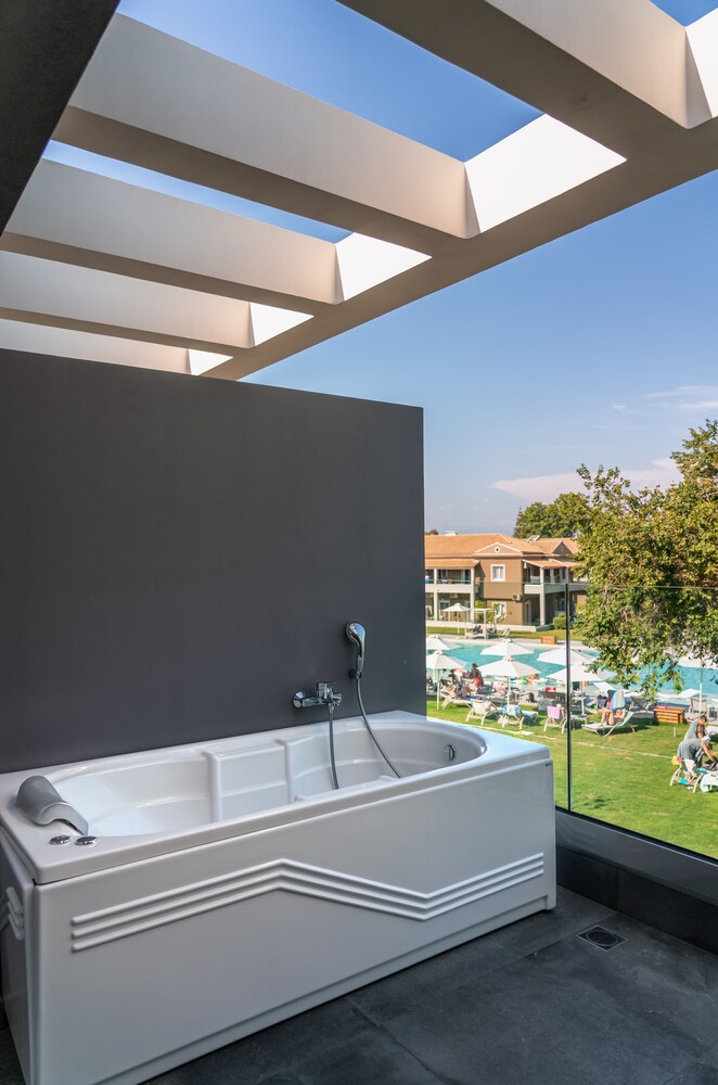 Acharavi Beach Hotel — Hotel rooms in Acharavi, Ionian Islands