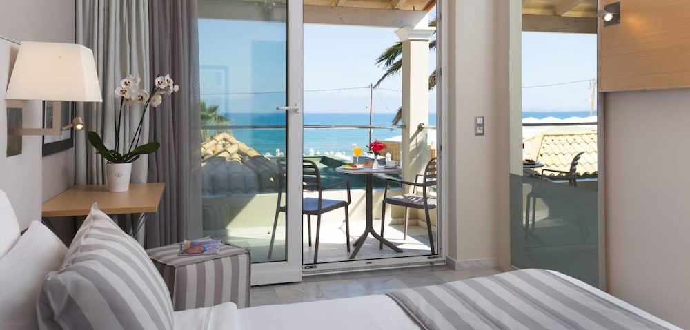 Acharavi Beach Hotel — Hotel rooms in Acharavi, Ionian Islands