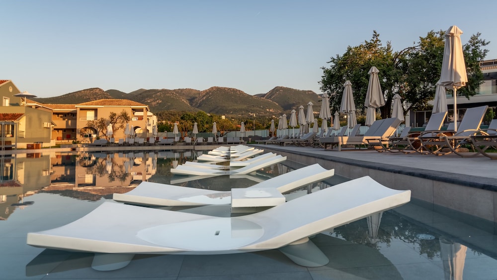 Acharavi Beach Hotel — Swimming pool in Acharavi, Ionian Islands