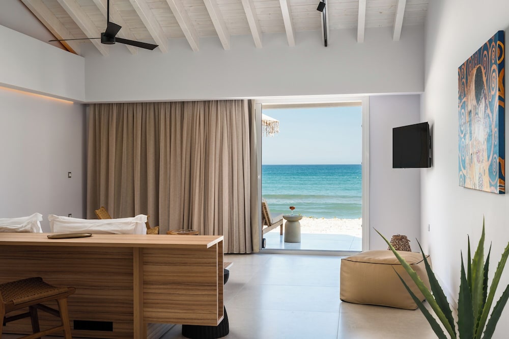 Acharavi Beach Hotel — Hotel rooms in Acharavi, Ionian Islands