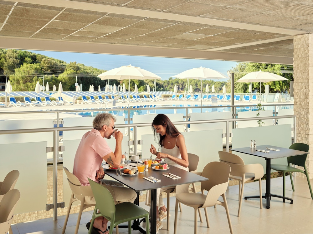 Maistra Select Petalon Resort — Restaurant & bars in Vrsar, Istria
