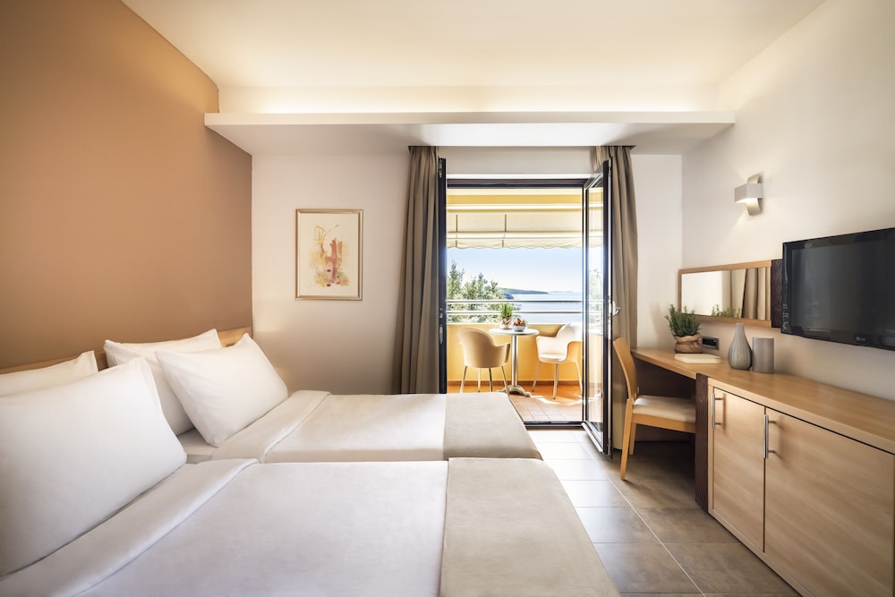 Maistra Select Petalon Resort — Hotel rooms in Vrsar, Istria