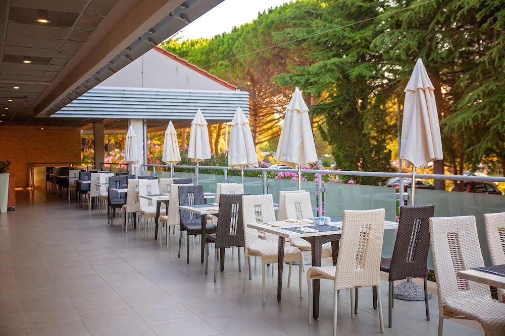Maistra Select Petalon Resort — Restaurant & bars in Vrsar, Istria