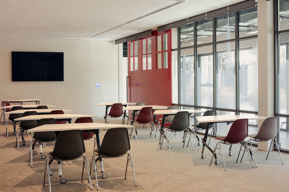 Rove Bur Dubai Healthcare City — Restaurant & bars in Dubai
