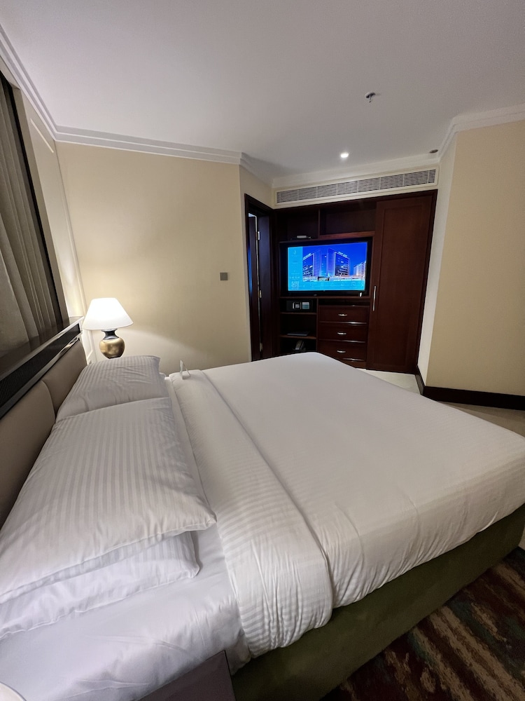 City Seasons Suites — Hotel rooms in Dubai