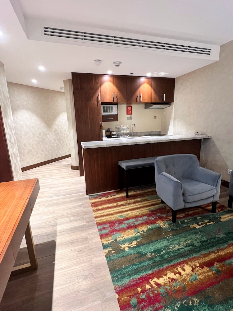 City Seasons Suites — Hotel rooms in Dubai