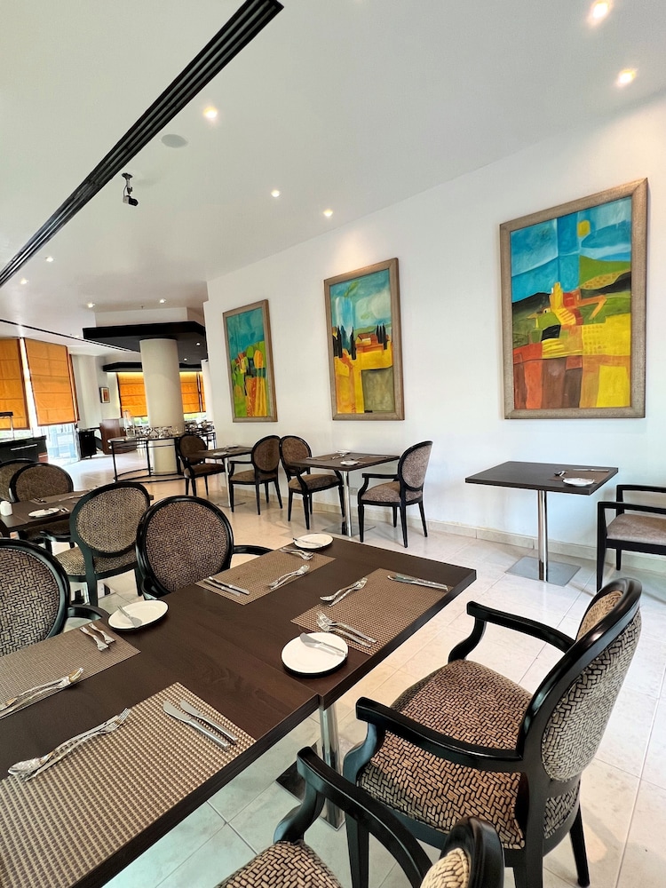 City Seasons Suites — Restaurant & bars in Dubai
