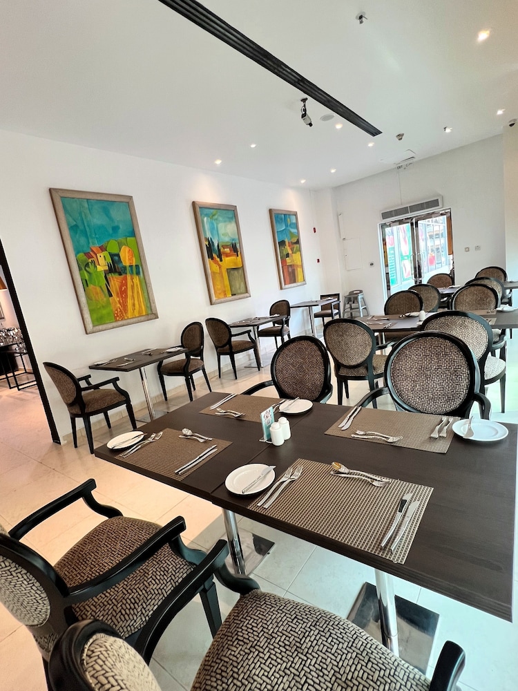 City Seasons Suites — Restaurant & bars in Dubai