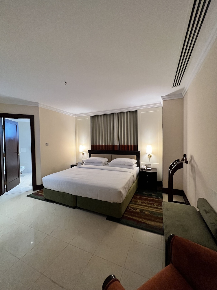 City Seasons Suites — Hotel rooms in Dubai