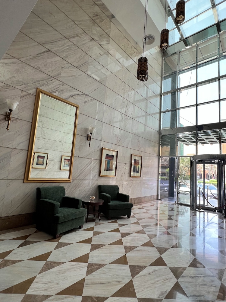 City Seasons Suites — Hotel building in Dubai