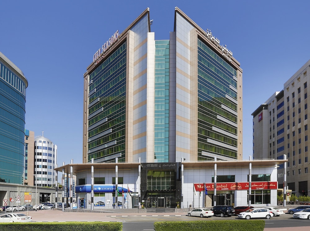 City Seasons Suites — Hotel building in Dubai